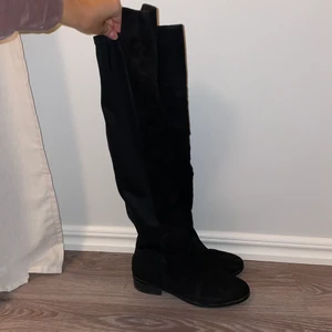 Knäboots mocka - Hela och fina! Nyskick!