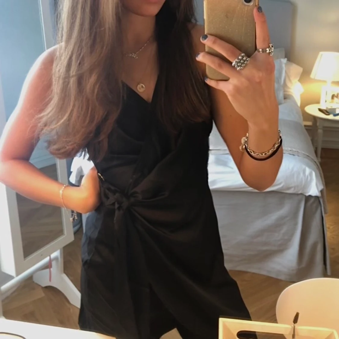 Svart klänning öppen rygg