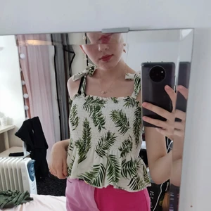 Fint somrigt linne - Använde den lite förra året men den var inte något för mig. Väldigt fin och somrigt linne.