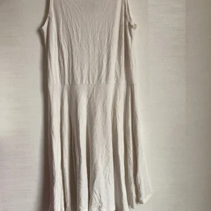 En vit klänning för små barn eller tonår - En vit klännig från 157 lager