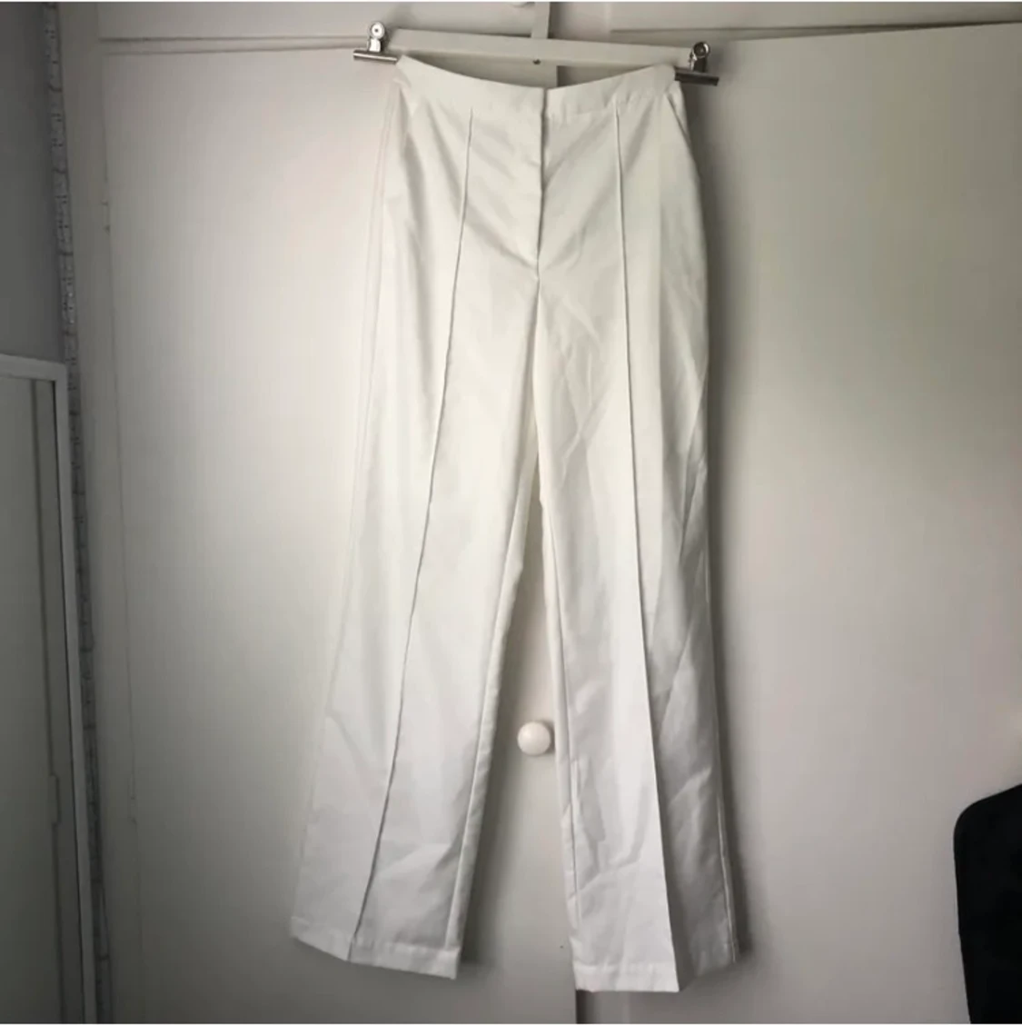 Vita kostymbyxor - 90