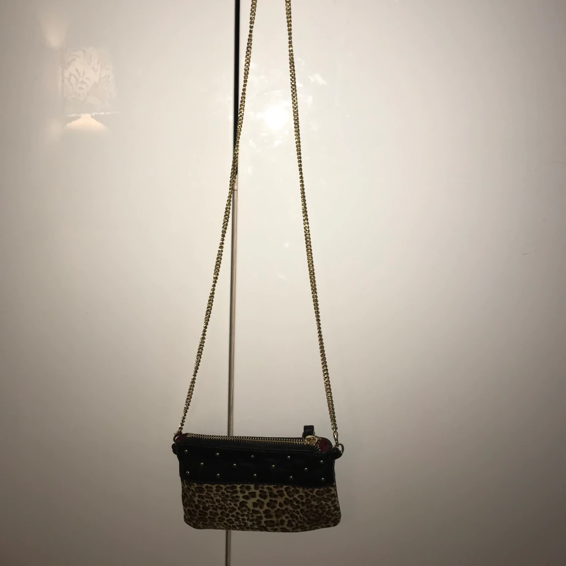 Liten väska i skin/leopardmönster - 90