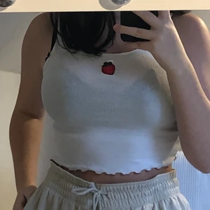 Gulligt linne - Säljer detta jättesöta linne från NewYorker. Säljer det för att det inte är min stil. 