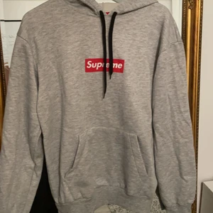 Fejk supreme hoddie - Fejk supreme hoddie storlek m