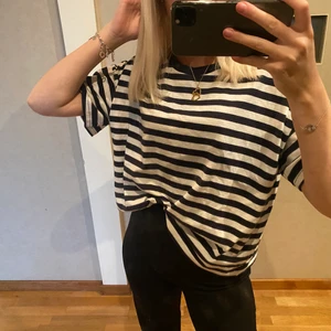 Randig tröja  - Super fin oversize tröja från H&M🤍 Storlek M!! Pris 60kr+frakt🤍