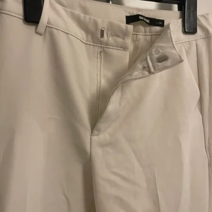 Kostymbyxor som är vida där nere - Byxorna passar inte mig längre , har använt dom 1 gång 