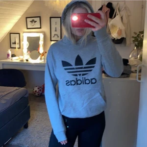Adidas Hoodie  - Adidas Hoodie i storlek s. Bra skick🥰