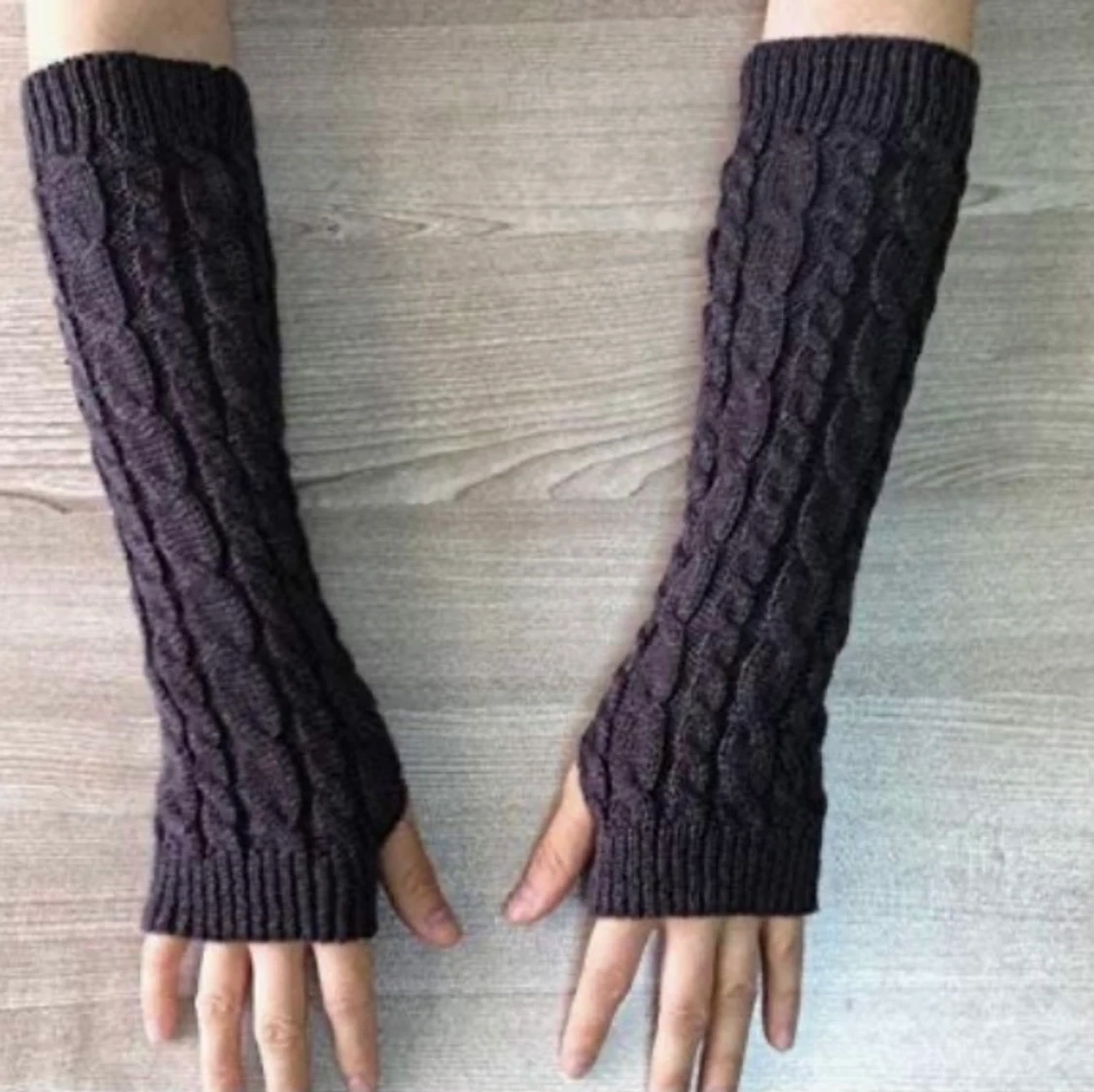 Svarta stickade torgvantar  - 90