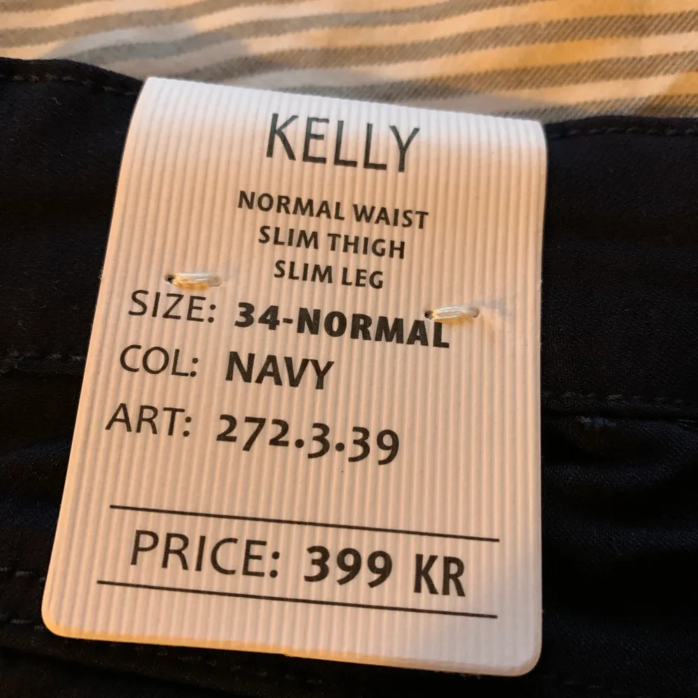 Nya oanvända jeans från nakd i modellen kelly.. Jeans & Byxor.
