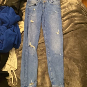 Low waist ripped jeans - Priset kan diskuteras 