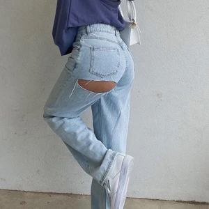 Jeans från motelrocks - Helt nya i stl S längd 33, lappen är kvar, säljer dem i svart som är i samma modell som dem blåa. Sitter super snyggt på men jag ville ha en lite mer oversized modell så därför säljer jag dem.