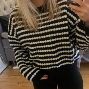 Stickad tröja  - Snygg stickad tröja i st S. Säljer för 150kr + frakt 🦋