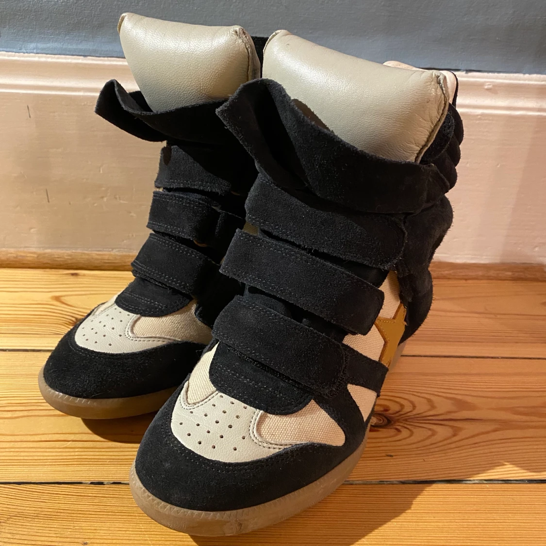 Unika isabel marants  - 90