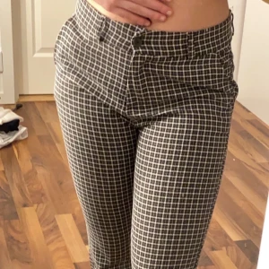 Kostymbyxor  - Rutiga kostymbyxor, använt en gång 