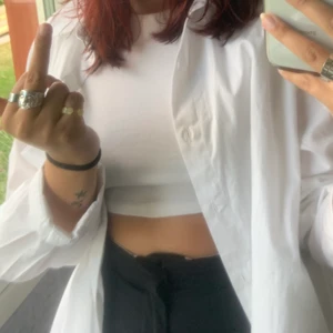 Svarta kostymbyxor  - Säljer mina svarta kostymbyxor ifrån Zara! Sjukt snygga och wide leg, de passar tyvärr inte mig längre. 