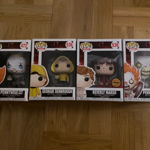 Funko pop - IT - Säljer 4 st funko pop, figurerna har inga skador men vissa av boxarna har små skador pågrund av flytt.           Beverly marsh (chase) 100kr                                             Resten tar jag 50kr st. För alla 250kr                               Endas Göteborg området och hämtas upp hos oss eller så möts vi upp och betalas med swish.                             Skriv om ni vill ha mer bilder på dem💕