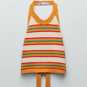 Zara randig stickad topp - Skitsnygg randig stickad topp från Zara i storlek M. Den är orange, röd, grön och vit. Sista bilden är ej samma färg såklart men precis samma modell. I väldigt bra skick och endast använd 2-3 gånger. Säljer för 120kr och frakten kostar 45kr.☺️✨🧡⚡️💚