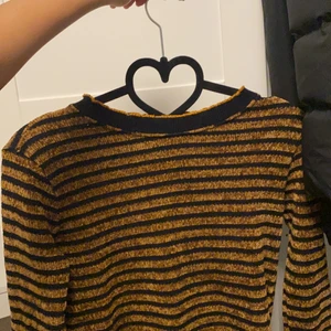 Randig  - Riktigt fin och unik randig tröja med mjukt material från Zara som inte säljs längre!!!😍😍