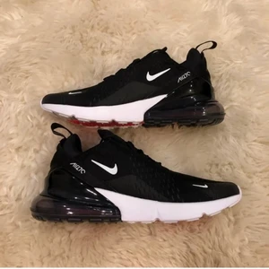 Nike air Max 270 - Blev för små för mig jag har för stora fötter🤣
