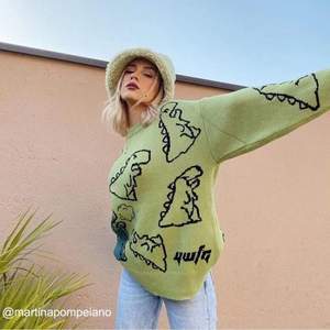 En suuuuuper gullig sweater från Aelfric Eden med dinosaurier på. 🦖 Köpt från Aelfric Eden’s hemsida för ca 600kr. Aldrig använd, endast testad. Säljer då jag har en likadan redan! 💞