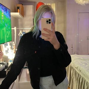Levis jacka  - Säljer denna jacka eftersom den kommer inte till användning längre 💗
