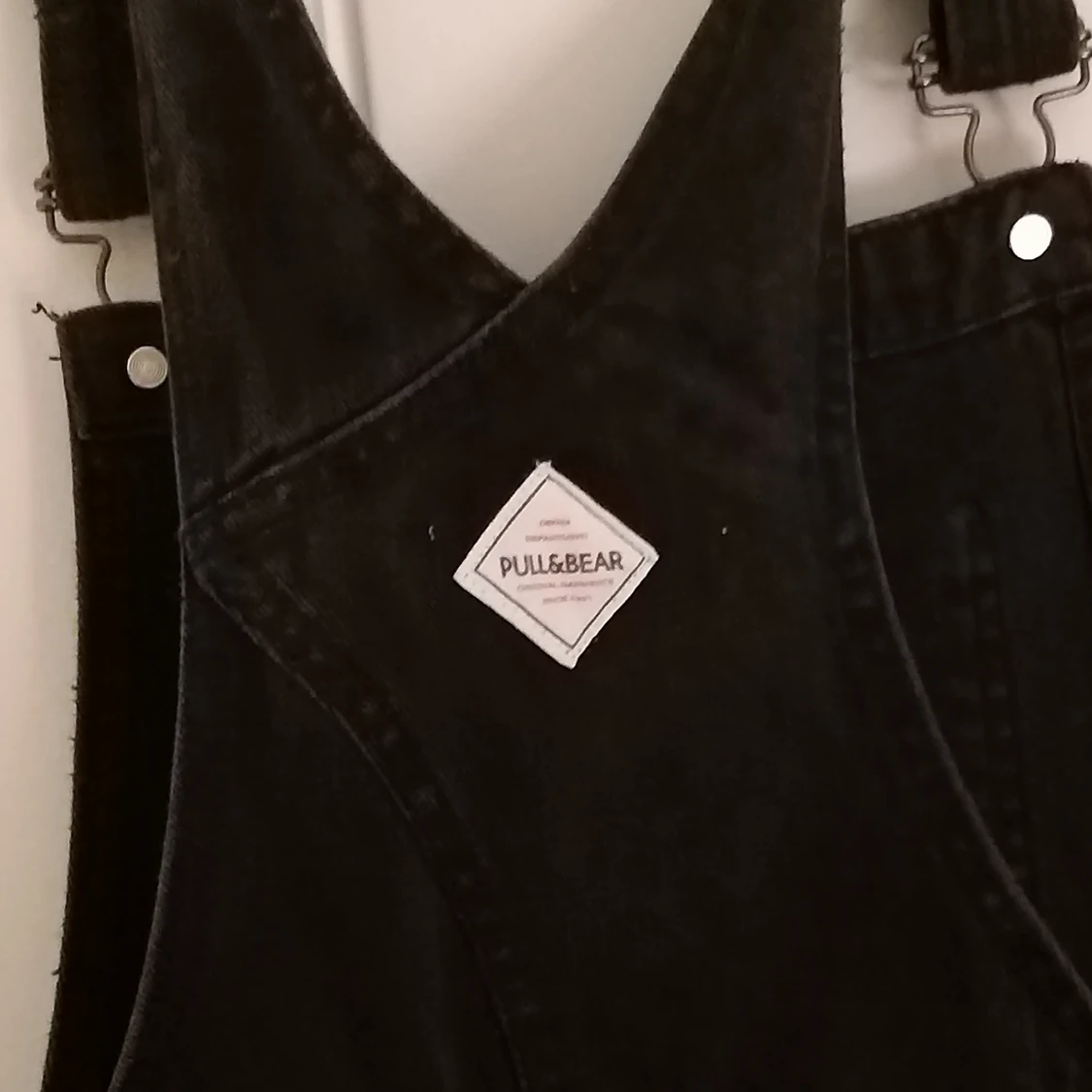Svart jeans klänning från pull& bear - 90