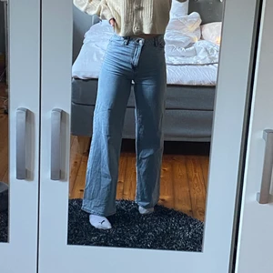 Väldigt moderna jeans  - Jätte fina jeans från lindex. 120kr strl 158. Jag är 163 