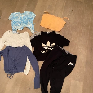 Kläder  - 2zara toppar, vit och blå strl S köpta för 200 styck men säljer för 100. Drake tröja med öppen rygg säljer för att den tyvärr blivit liten, 80kr, adidas T-shirt gammal modell säljer för 70, nike mjukisbycor super fina men blivit små, säljer för 200kr men köpta för 700kr. Orange topp 30kr. Köpare står för frakt