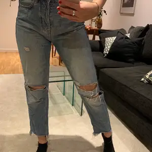 Jeans från hm med remsa på sidan