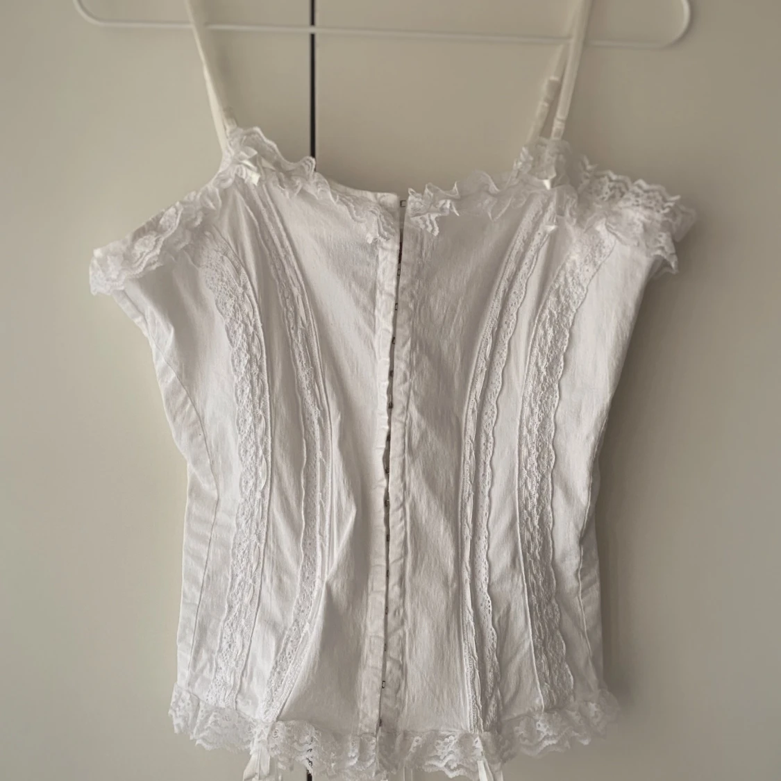 Vit korsett  - 90
