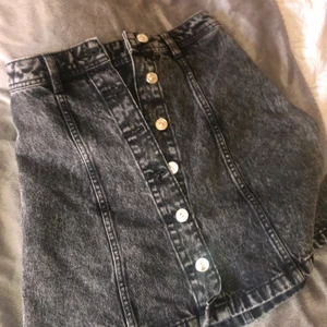 Jeanskjol  - Grå jeanskjol från hm🤍 aldrig använd