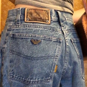 Armani Jeans - Strlk 28/32, bra skick. Köpta på humana för 250 kr säljer då de var aningen för stora för mig. 