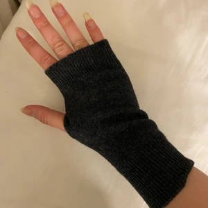 Torgvantar - BUDGIVNING, oanvända och populära torgvantar i mjukt och skönt material kashmirmix och bomull