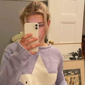 Hunkydory tröja - Superfin tröja i härlig lila färg. Köpt second hand från Hunkydory men itne så mycket använd av mig. Den är i väldigt fint skick och har iprincip inte något tecken på användning. Köpte den för 200 kr💞