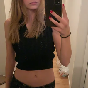 Zara topp - Så snygg topp från zara!                                                                    Använd fåtal gånger, mörkgrön färg. Pris kan diskuteras!!!!Skriv vid mer frågor💘