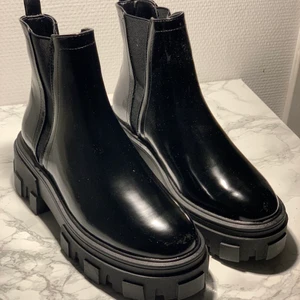 Boots  - Boots för kvinnor strl 38 köpta fr Asos. Helt oanvända Säljer för att jag glömde returnera i tid.
