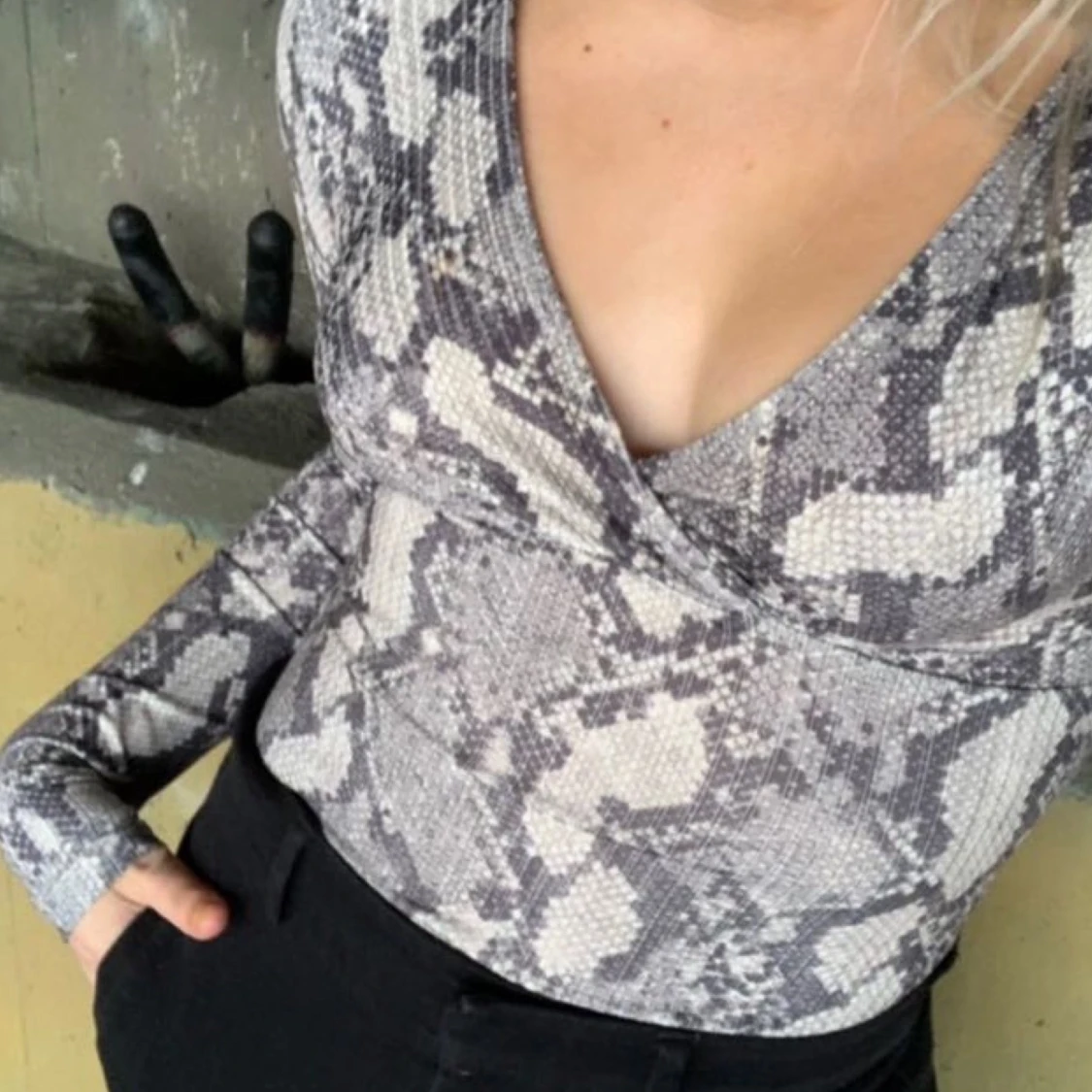 Ormskinnsmönstrad body 