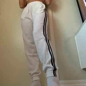 Mjukisar från Brandy Melville  - Säljer dessa suupersköna mjukisar från Brandy Melville då de ej kommer till användning. Strl S. 