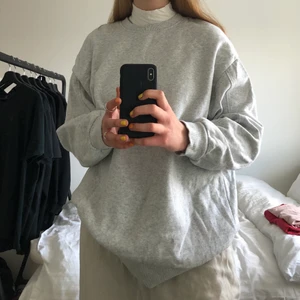 Vit polotröja - Vit polotröja från gina tricot som är superfin att ha under tjocktröjor eller bara för sig själv! Knappt använd