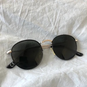 Solglasögon - Svarta solglasögon från Monki. Kunden står för frakt❤️