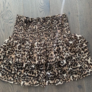 Kjol - Jättefin kjol till sommaren! Högsta bud : 140kr