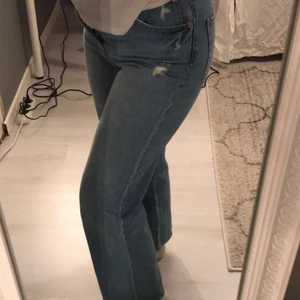 Jeans - Säljer dom här jeansen pga för små, dom är helt nya💕skriv gärna ifall ni vill ha fler bilder eller för frågor🤍 