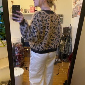 Leopard sweatshirt  - Jätte mysig fluffig leopard tröja, köpt på H&M för några år sedan. 