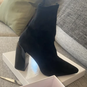 Na-kd block heel - Aldrig använda, var för stora för mig och glömde skicka tillbaka dem. 