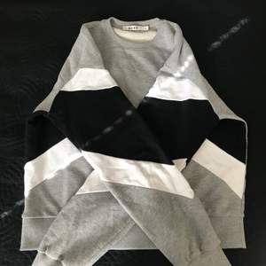 Snygg sweater/ tröja med häftigt mönster