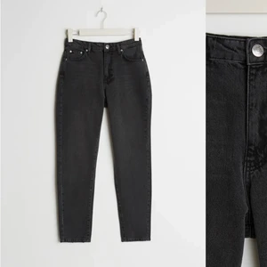 Momjeans från ginatricot - Mycket lite använda jeans i modell Dagny från ginatricot. 150kr/st