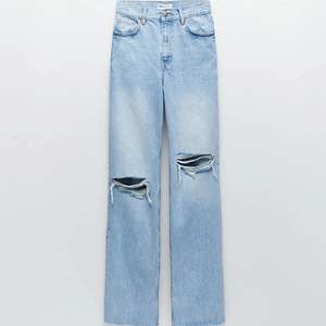 Nya zara jeans , prislapp kvar. Säljs pga små. Storlek 34. (Ej klippta) långa över skorna  , passar alla längder . Först till kvarn eller budgivning 
