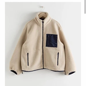 SÖKER - Söker den här jackan från & Other Stories i storlek M typ, skriv gärna!!