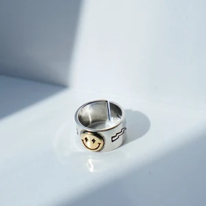 Smiley Ring  - Äntligen är populära Smiley ring inne igen. Sterling silver 925, se stämpel! Justerbar. Bjuder på frakten ✨