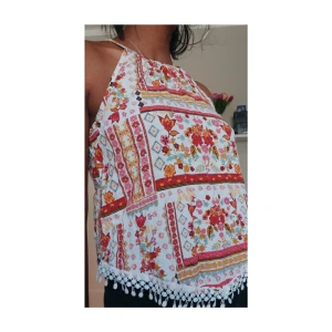 Hm coachella  - Fint halter top 🤭 somrig och lite sexig 🤫😉. I bra skikt 😌